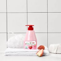 Kwailnara Strawberry Milk Body Cleanser [Welcos]