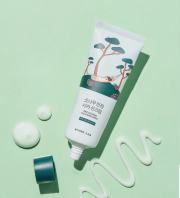 Pine Calming Cica Sunscreen SPF50+ PA++++ [Round Lab]